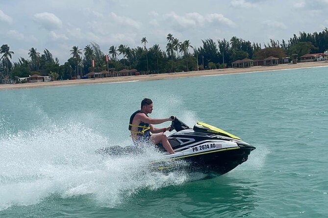 30 Minute Jet Ski Ride along Isla Verde Beach - Safety, age rules, and who can participate