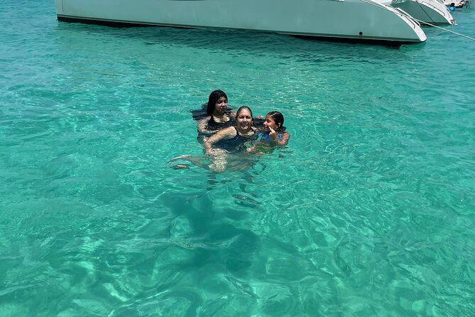 All inclusive Private Tour to Icacos and Palomino Island - How private service changes the day
