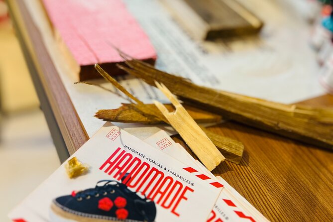 Caribbean Driftwood Making in San Juan - Learning how Caribbean signs are made