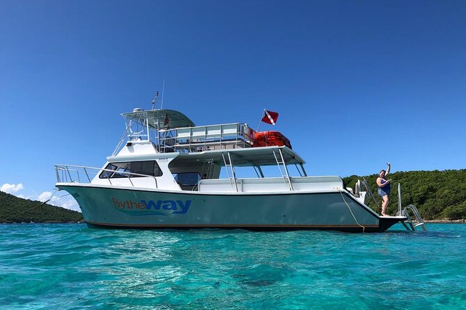 Culebra Power Boat Snorkeling & Beach Tour All Inclusive - A Newton powerboat built for a social day