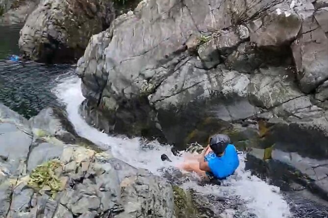El Yunque Rainforest - Waterslide, Cliff jump, and Rope swing! - Drying off and stopping for local food