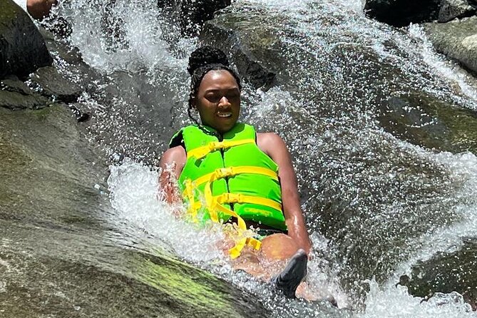 El Yunque Rainforest Waterslides and Luquillo Beach w/ Transport - Las Paylas: slippery rocks and natural slides