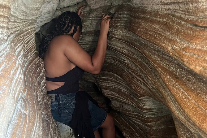 Explore Cueva del Indio + La Poza del Obispo Beach - La Poza del Obispo’s natural ocean pool