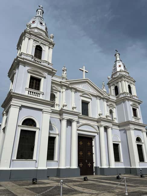 From San Juan: Full-Day Cultural Road Trip to Ponce - Guavate turns lunch into a Puerto Rican event