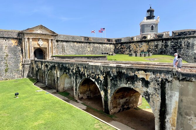 Old San Juan and El Morro Castle Walking Tour - Plaza de Hostos and the vanished city gate