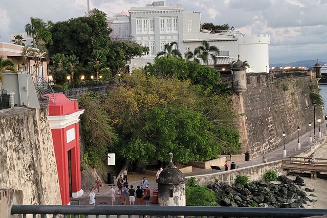Old San Juan Walking Tour - Calle de la Fortaleza and the colorful streets