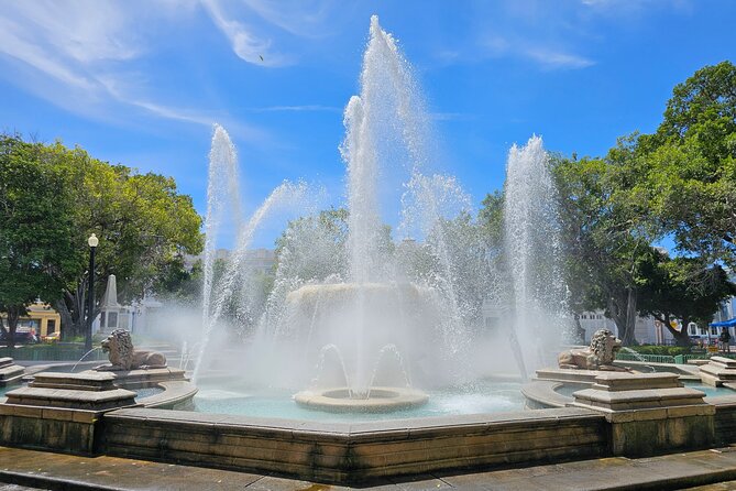 Ponce: Walking City Tour, Entry Seralles Museum & Dinner Included - Plaza Las Delicias and the heart of Ponce