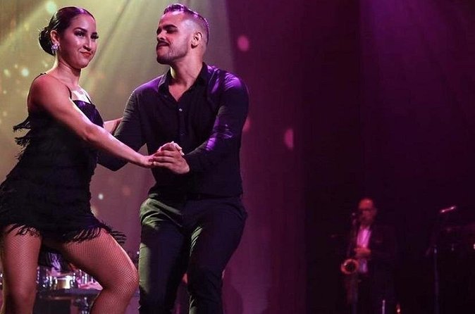 Puerto Rican Salsa Class and Night Out in San Juan, Puerto Rico - The move from class to a local salsa spot