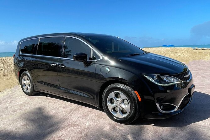 Puerto Rico Island Wide Transfer, Chrysler Minivan, Select Zone - The airport arrival: baggage claim, messages, and the handoff