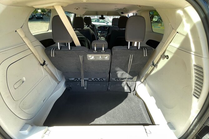 Puerto Rico Island Wide Transfer, Chrysler Minivan, Select Zone - Inside the minivan: comfort, space, and one point to clarify