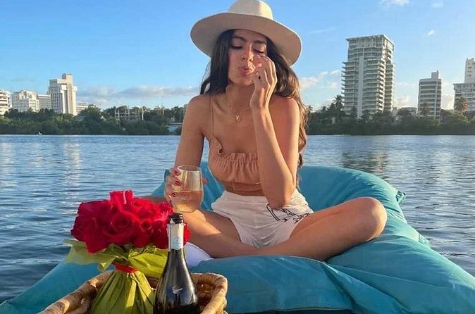 San Juan — Private Floating Picnic Experience in Condado Lagoon - Prosecco, charcuterie, and the picnic details