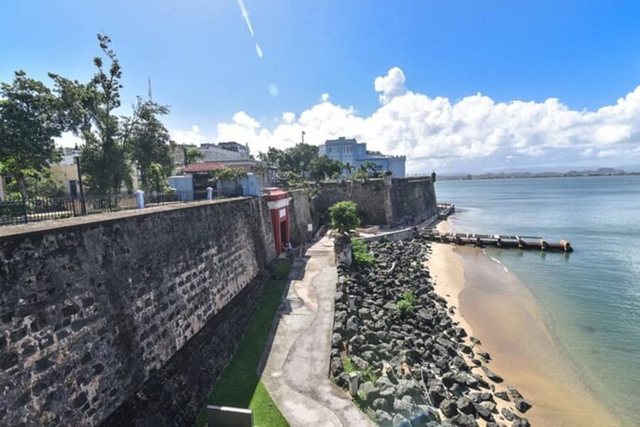 San Juan: Walking Tour with Expert Guide - Start near Banco Popular at 9:00 AM